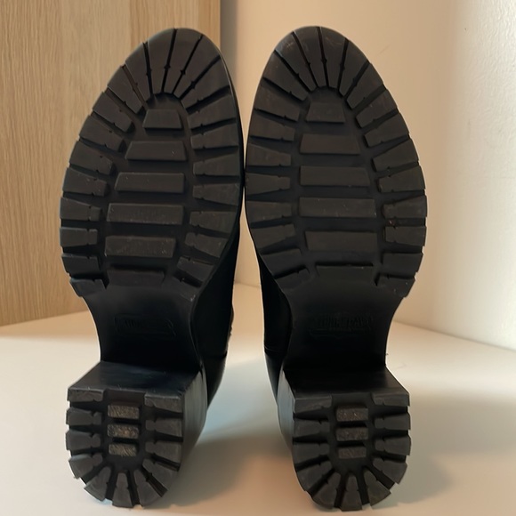 GIVING AWAY SOON. Thursday Boot Co.  Knockout High Heeled Chelsea Boot - Picture 6 of 7